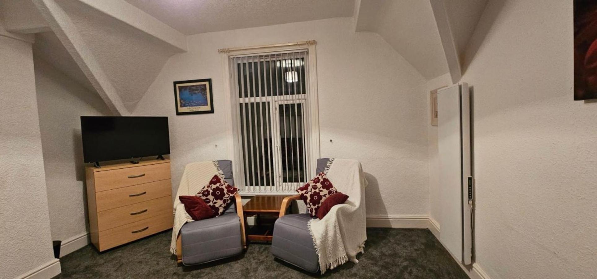 Lawnswood Apartment *
