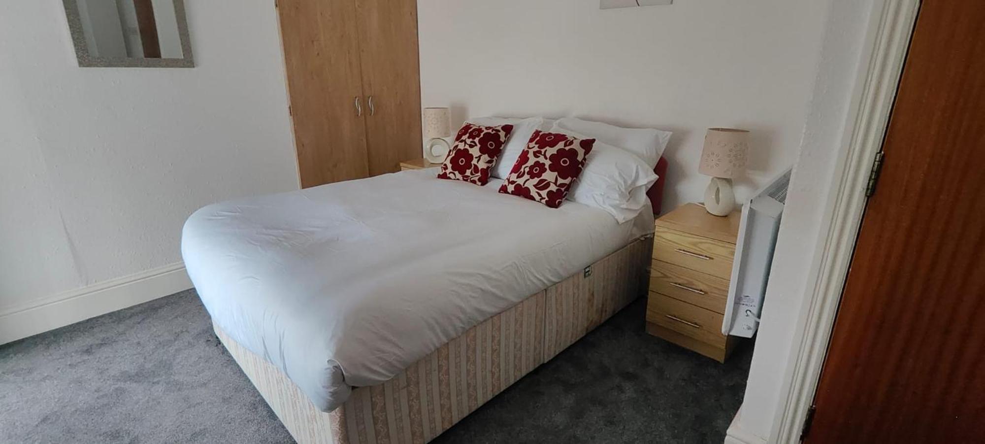Lawnswood Apartment *